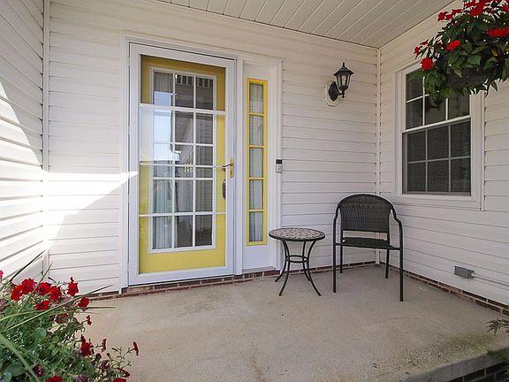 2nd image of 1920 Deerhaven Ln #1747