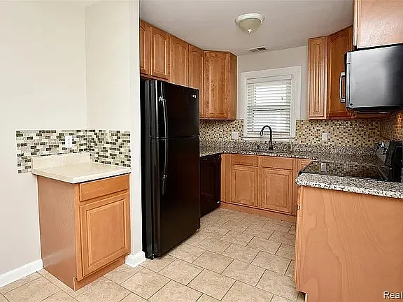 28057 Brentwood St — Photo 1