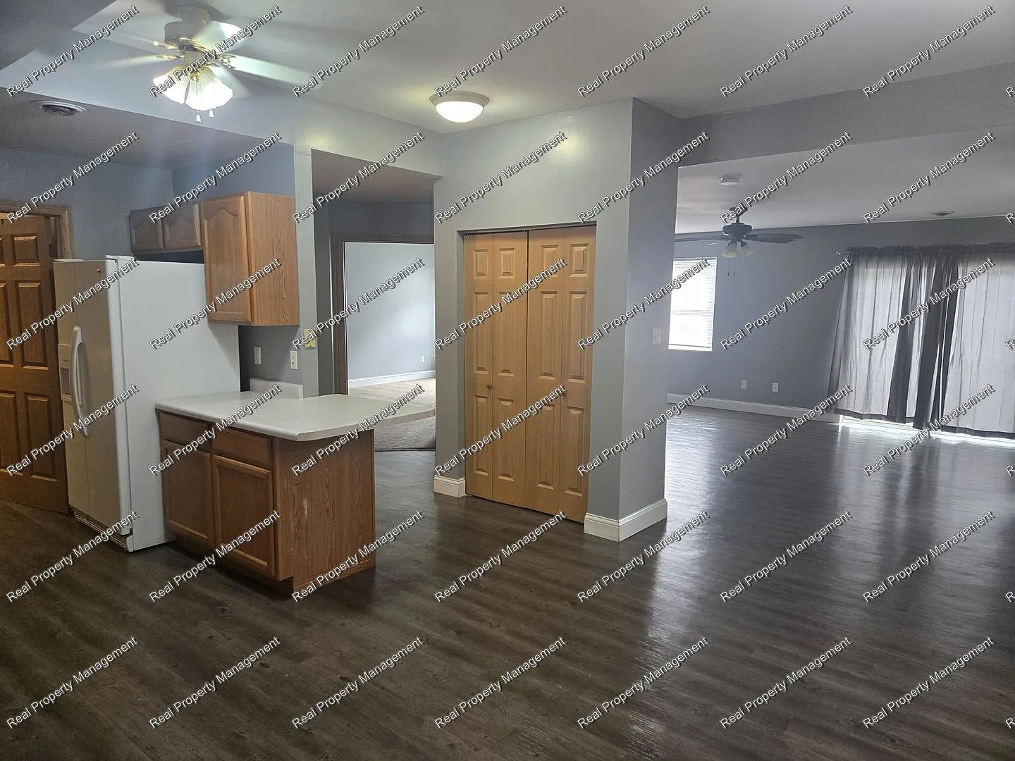 Large 2 Bedroom Winfield Townhome — Photo 4