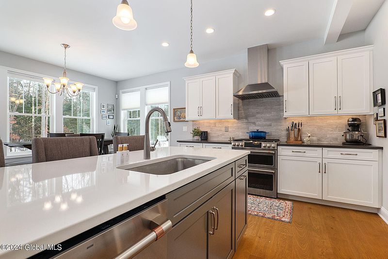 5th image of 15 Berkeley Way