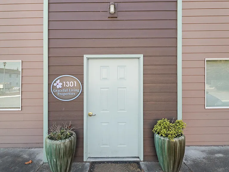 Multi-Family - 1313 Nw Falls Creek Lp — Photo 2