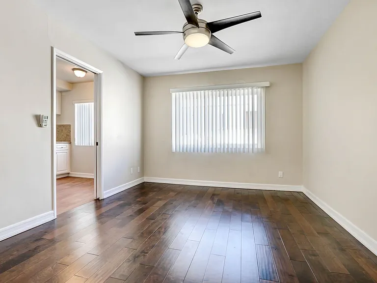1319 Berkeley St in Santa Monica - large apartments, feels like a condo! — Photo 7
