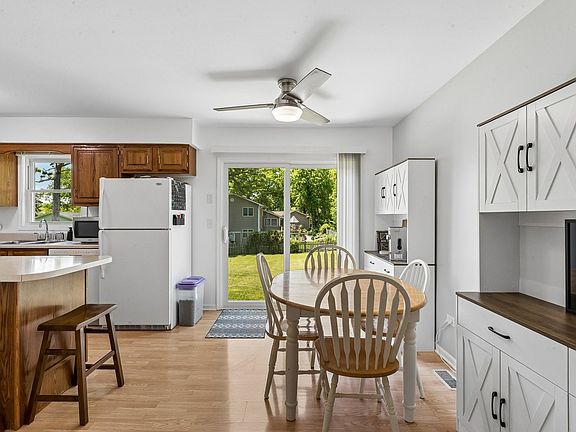 5th image of 826 Elm Ave