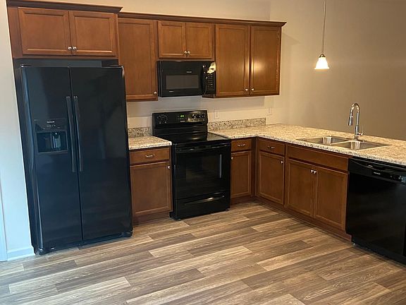 3rd image of 125 Grant Dr