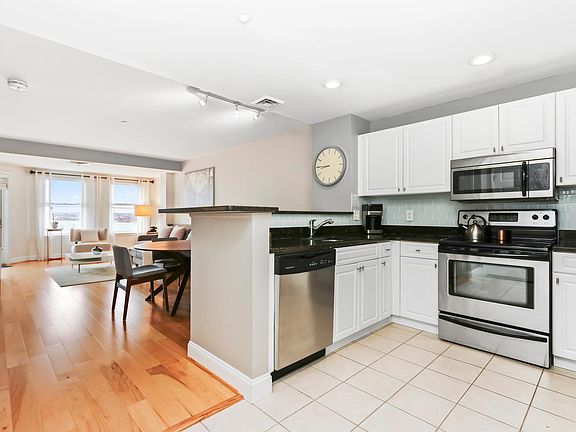 4th image of 10 Seaport Dr APT 2502