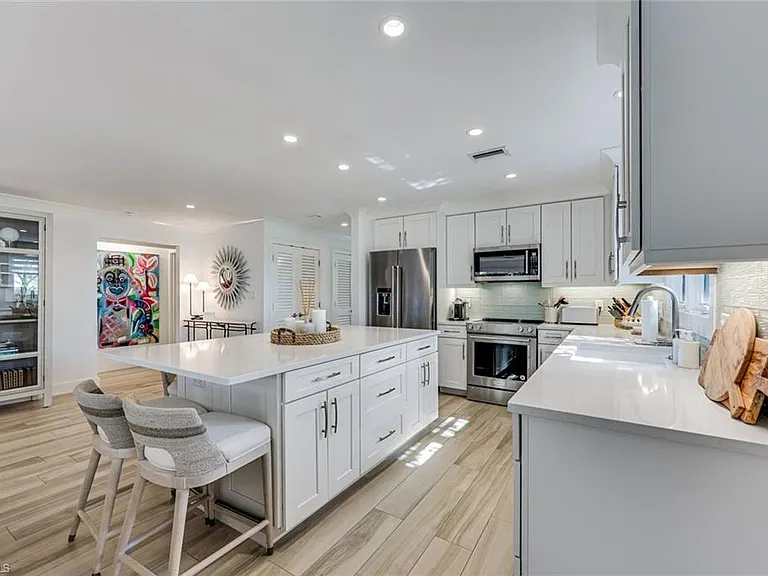 225 5th Ave S #104 — Photo 9
