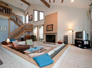 17101 Rabbit Run Dr, Strongsville, OH 44136