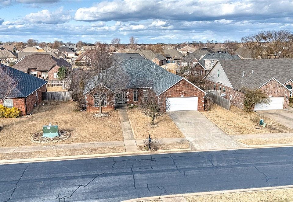 1st image of 2204 SW Chinquapin Ave