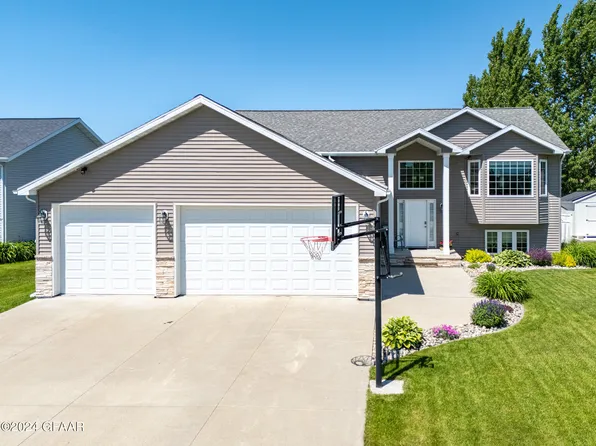 2430 Star Ave S, Grand Forks, ND 58201