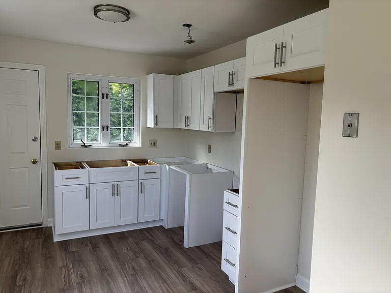617 W Shore Rd — Photo 4