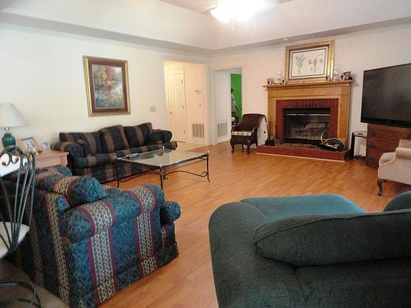 2nd image of 132 S Holiday Dr