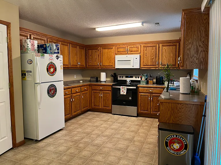 1302 Cloverleaf Ct — Photo 5