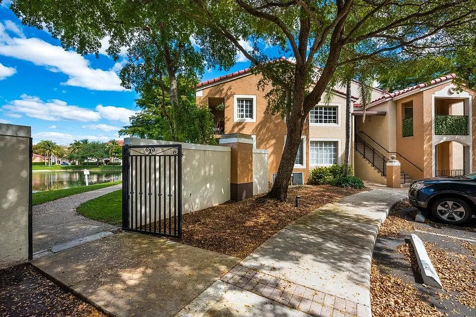 1 bed, 700 sqft, $1,950 — Photo 2