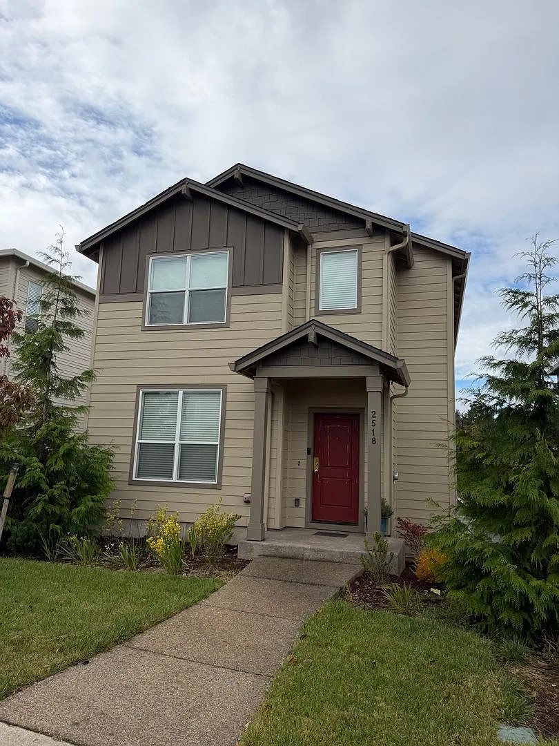 Newer Construction 4 Bedroom in SE Hills — Photo 1