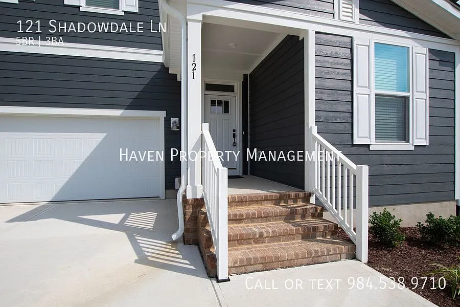 First Month's Rent Promotion! - Elegant 5-Bedroom Home with Modern Luxury Touches — Photo 2