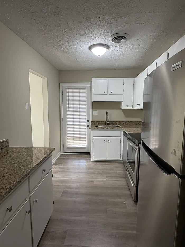 2 bed, 2.0 bath, 1120 sqft, $1,350 — Photo 2