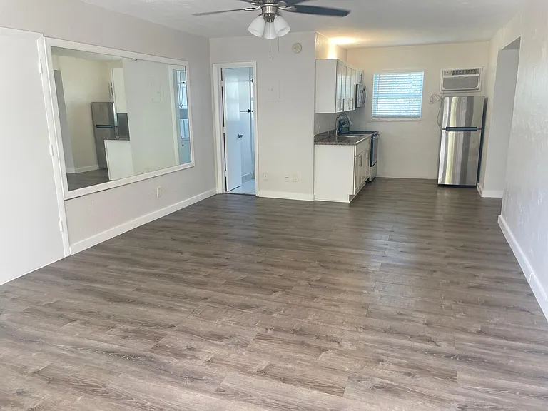 217 SE 20th Ave #8 — Photo 3