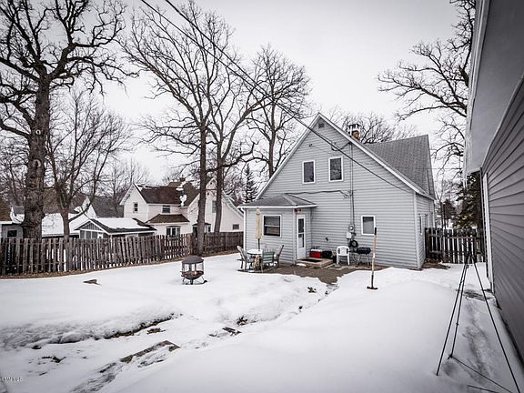 2nd image of 1226 Lake Ave