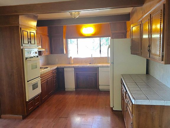2nd image of 1170 Peggy Ave