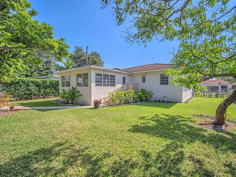 2420 SW 21st Ave — Photo 25