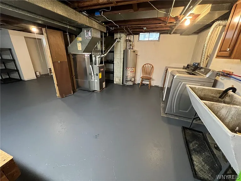 512 Cayuga Rd — Photo 3