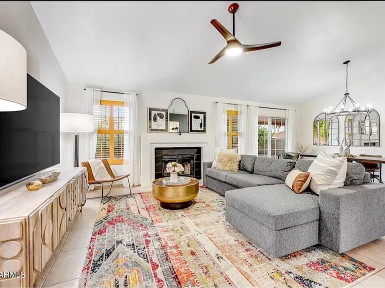 5801 E Paradise Ln — Photo 3