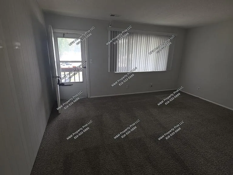 21 N Riley St — Photo 5