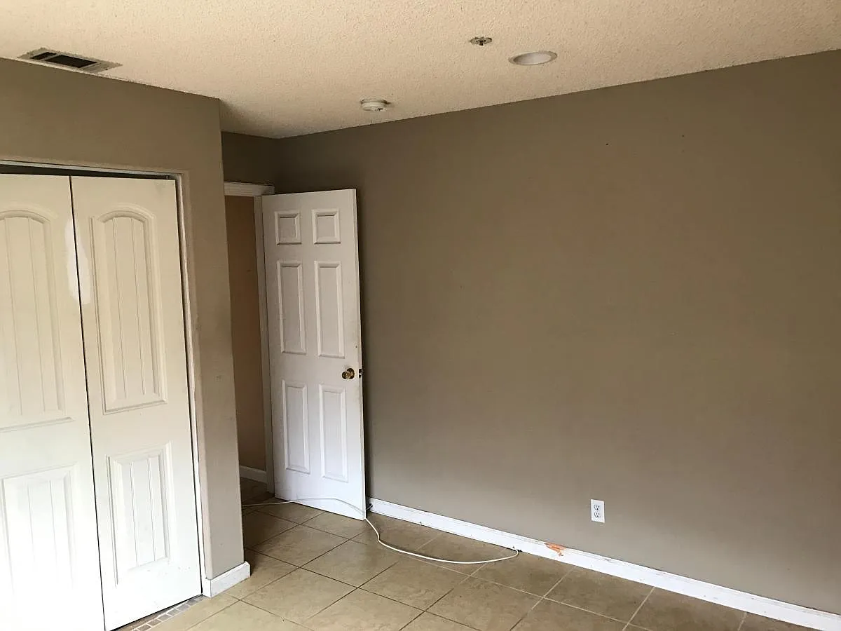 2 room - 14396 Chesebro Ct