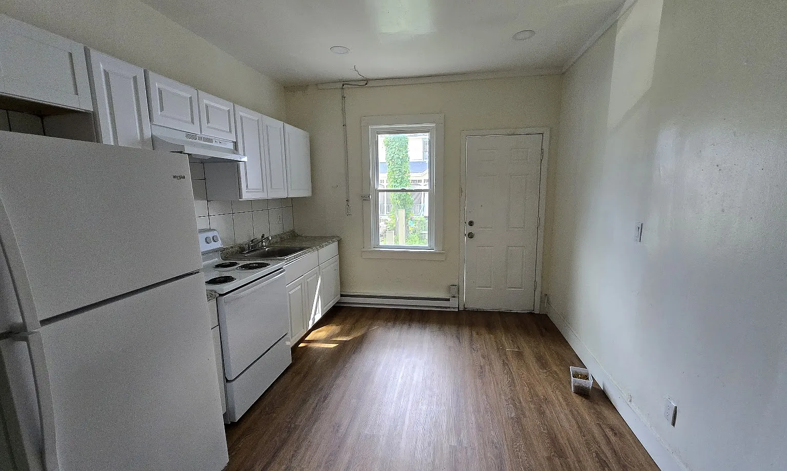 1 bed, 700 sqft, $1,150 — Photo 3
