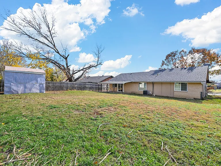 2029 Greenwood Rd — Photo 18