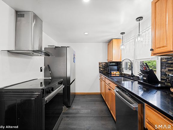 3rd image of 49 Maple Avenue
