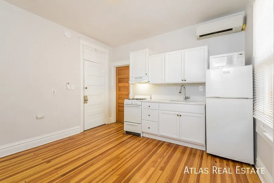 Studio Available Now In Capital Hill — Photo 3