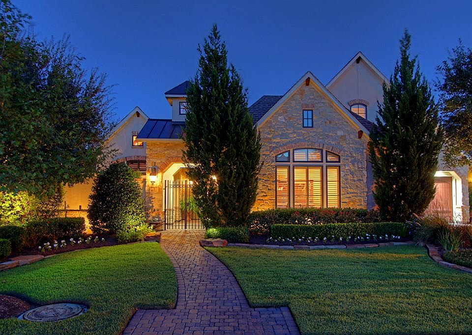 1st image of 7 Broadwater Ct