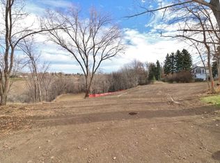 2111 Academy Rd, Minot, ND 58703