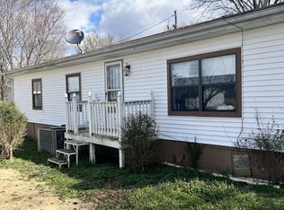 30 Gene Ln, Hartsville, TN 37074