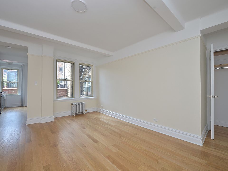 1st image of 25 E 10th St APT 10C