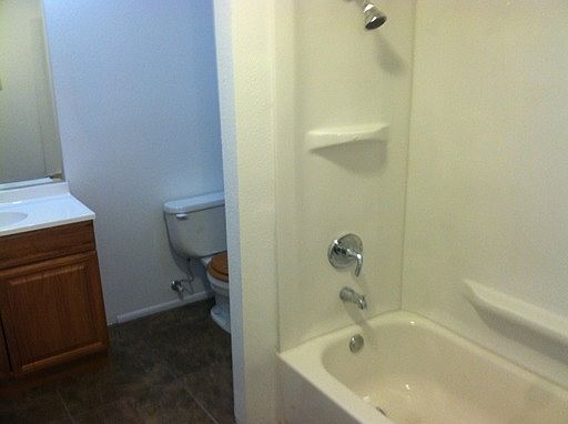 4th image of 813 Peacock Ct