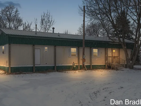 15148 2nd St, Howard City, MI 49329