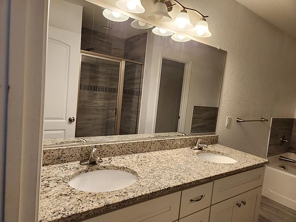 Master room bathroom