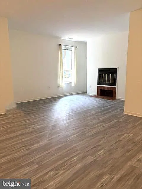 2 bed, 2.0 bath, 975 sqft, $2,000 — Photo 2