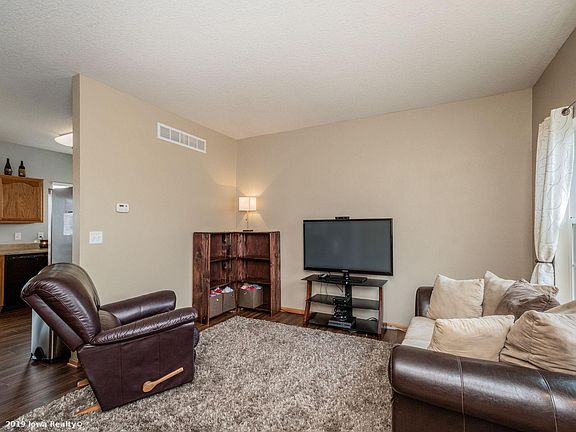 3rd image of 760 SE Willow Brook Dr