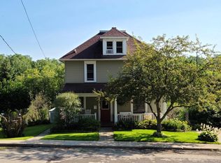 221 Davis St, Mineral Point, WI 53565