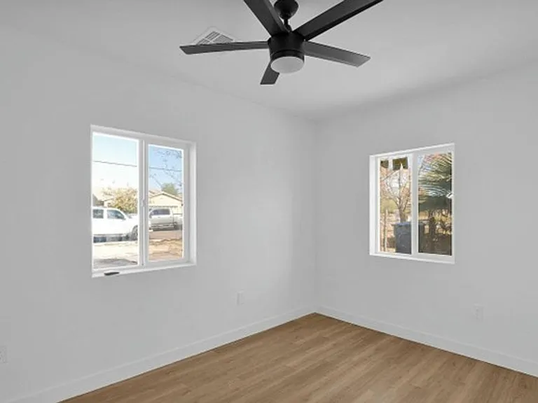 Newly Renovated 2 Bedroom, 1 Bath, with Stainless Appliances! — Photo 4