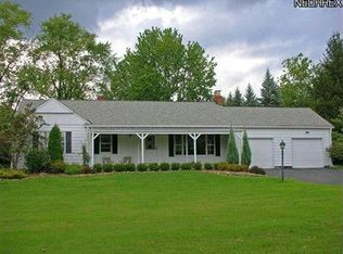 8170 Bainbridge Rd, Chagrin Falls, OH 44023