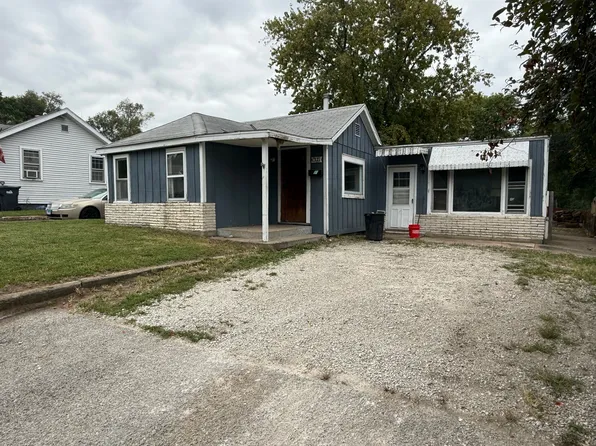 1321 S 13th St, Pekin, IL 61554