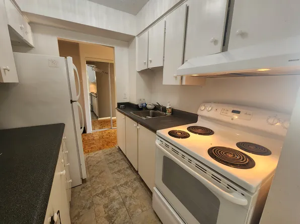 2044 Arrowsmith, 2044 Arrowsmith Dr, Ottawa, ON K1J 7V8