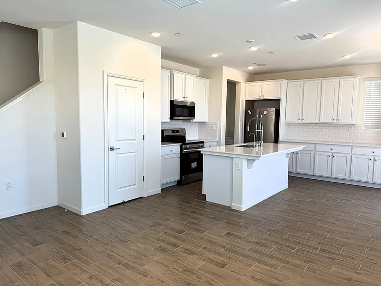 2040 N Brindac Ln — Photo 4