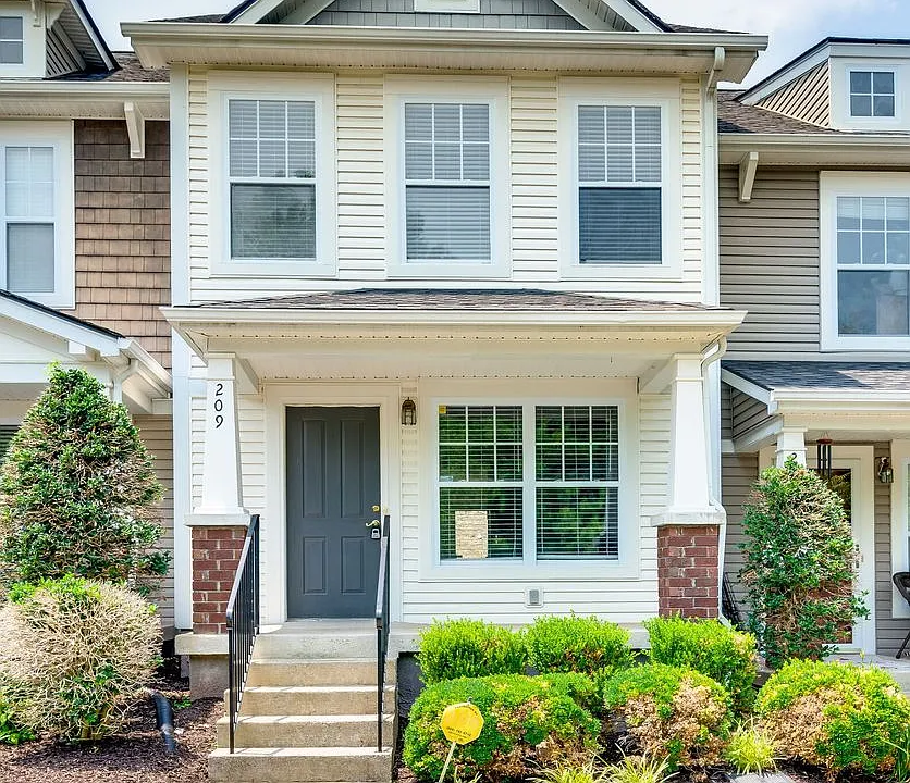 209 Shadow Glen Dr