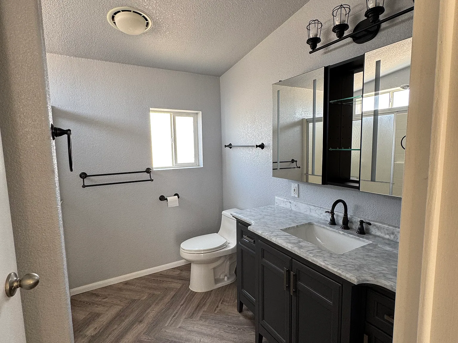 1554 N Guam St — Photo 3