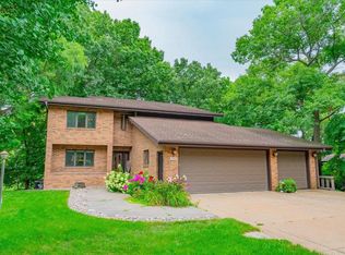 5512 Woodridge Rd, Monona, WI 53716